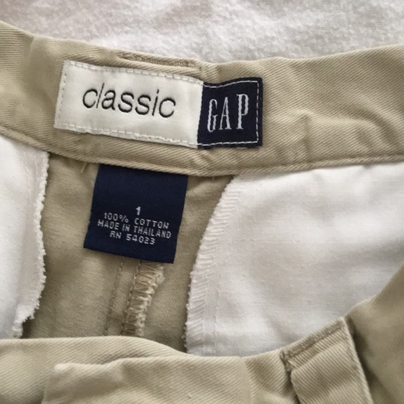 Gap Short - Picture 3 of 5